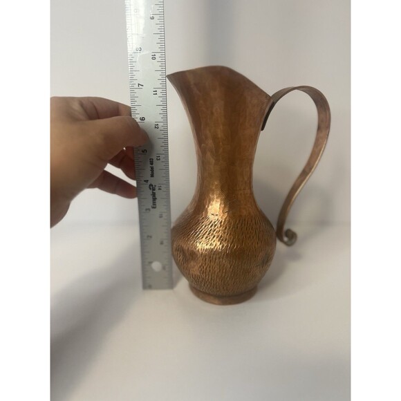 VTG Hand Hammered Copper Pitcher Over 7” Tall scroll handle brutalist style. - Picture 12 of 13